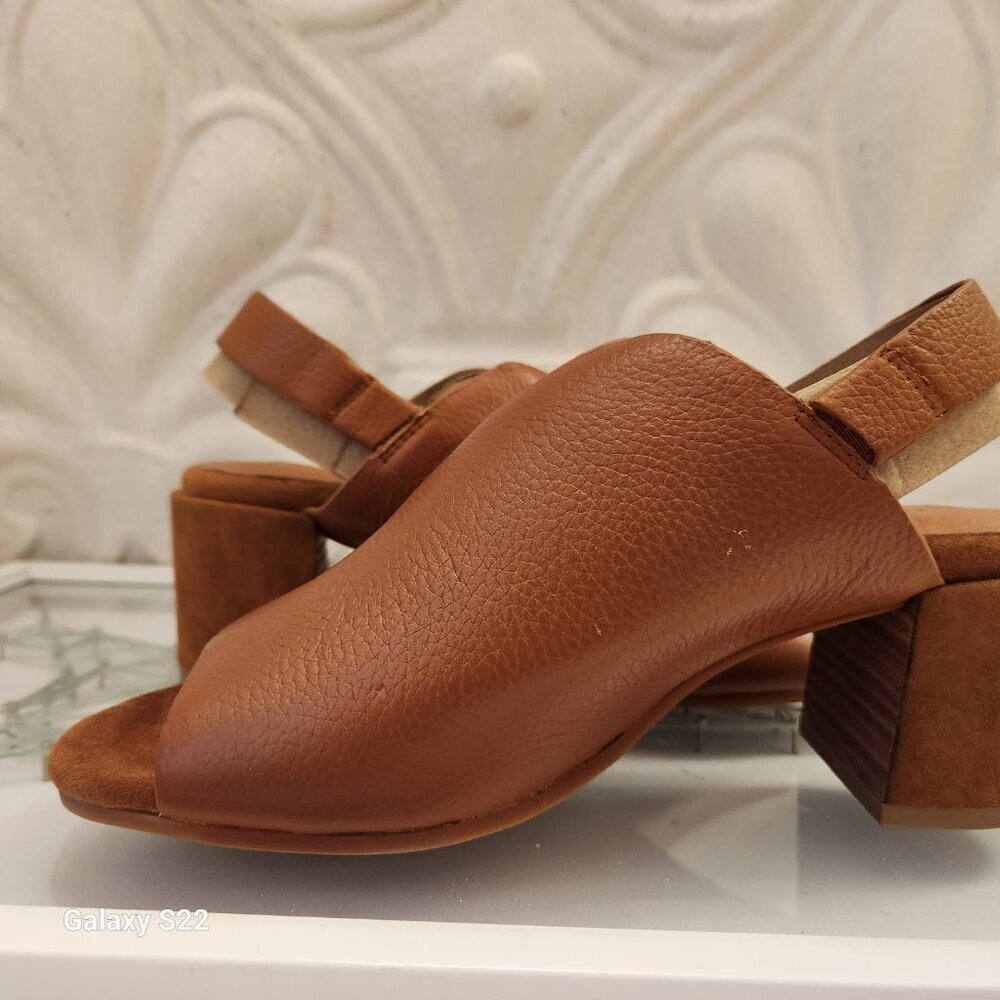 Gentle Souls " Charlene Hooded Block Heeled Leather Sandals. NIB. Size Various - Picture 4 of 10